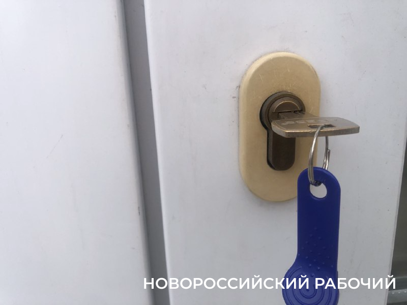 В Новороссийске приезжие нашли ключ от квартиры, где деньги лежат