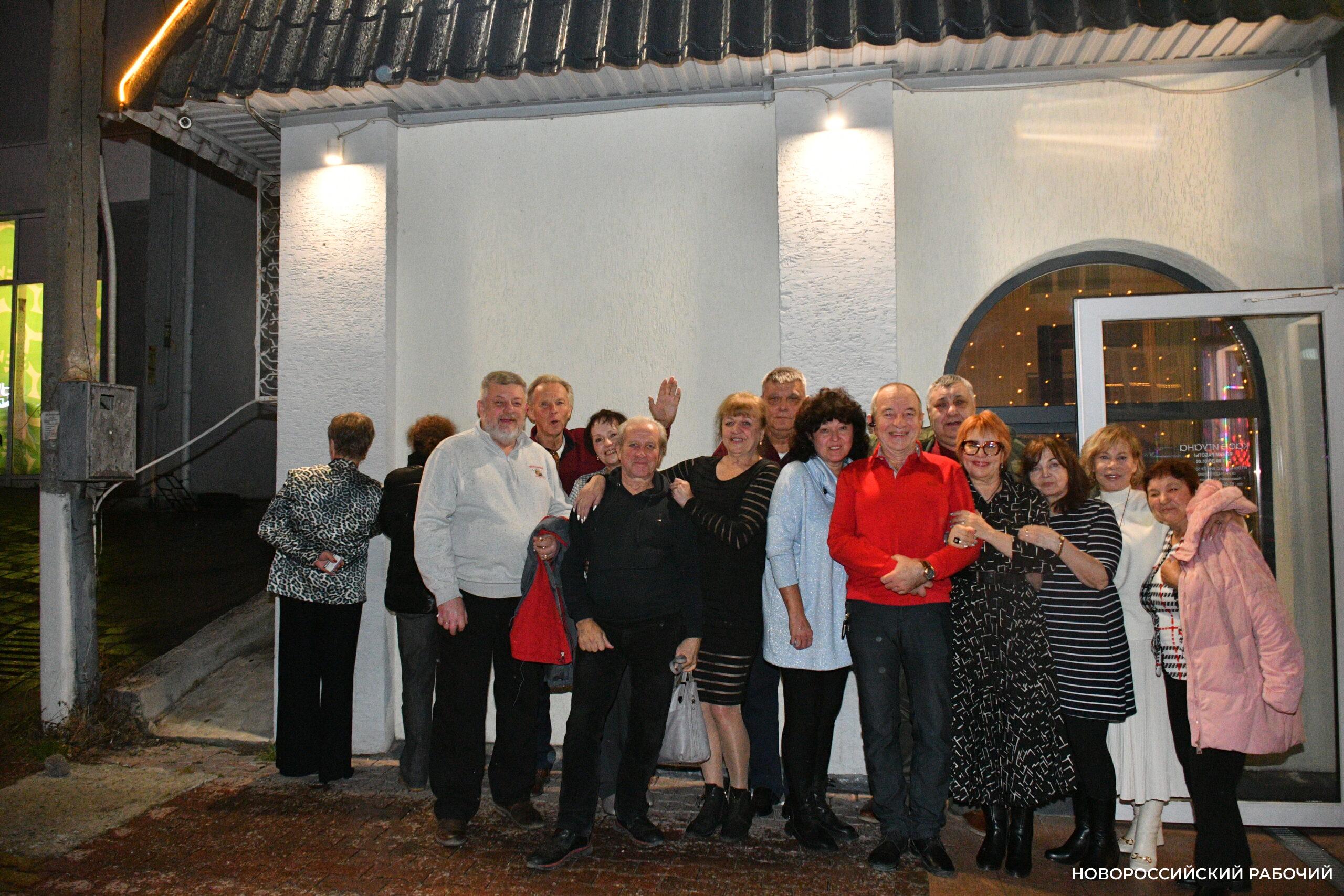 Школьная любовь, учителя и шалости. В Новороссийске прошли встречи выпускников