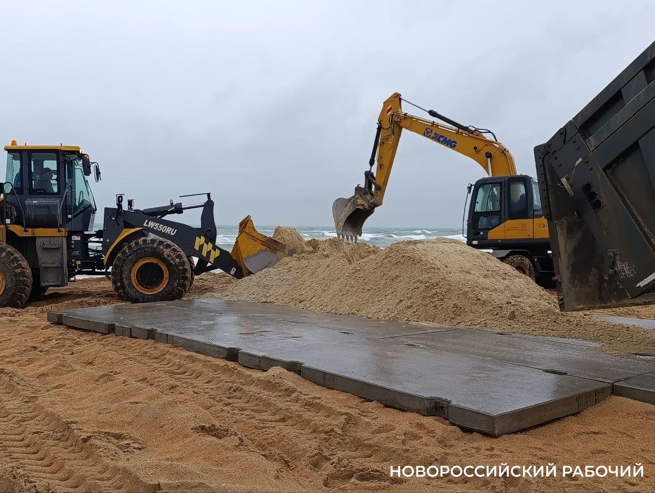 На пляжи Анапы завозят новый песок
