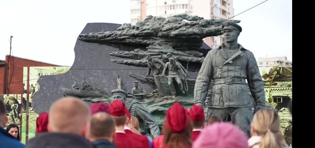 В Новороссийске почтили память Цезаря Куникова. Он скончался 83 года назад от ран, полученных на Малой земле