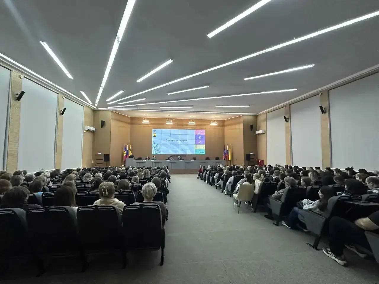 В Новороссийске родителей учили общаться с детьми на фоне нападений в школах