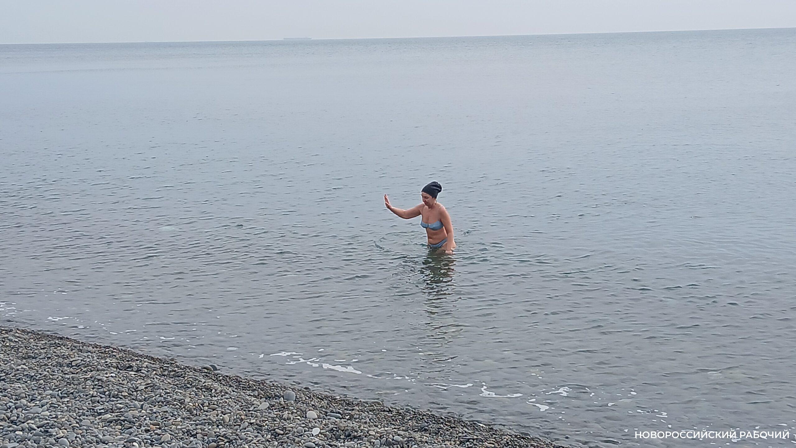 Вода в море у Новороссийска теплеет. Так говорят «моржи»