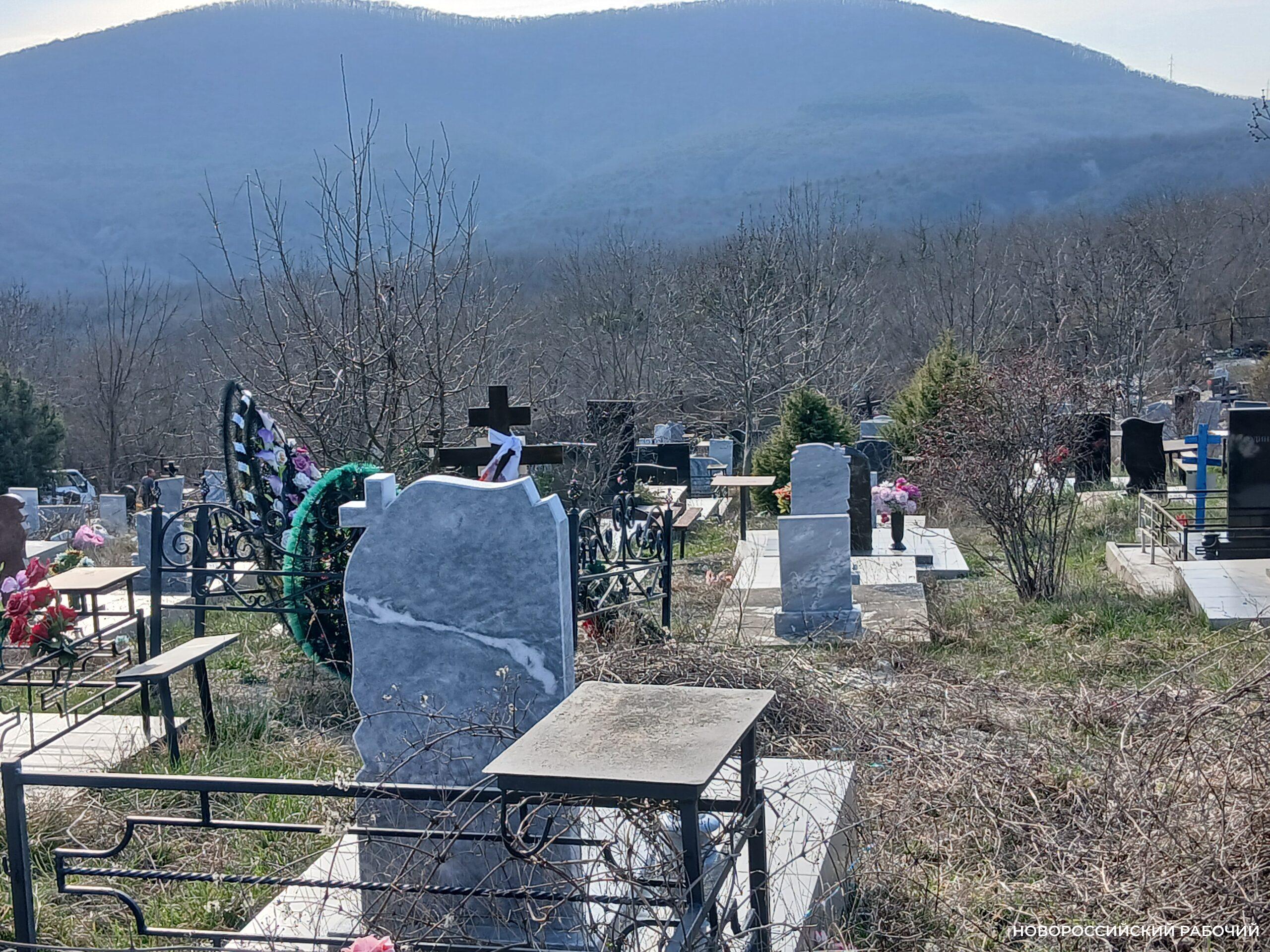 В Новороссийске на Радоницу к кладбищам запустят  дополнительные автобусы