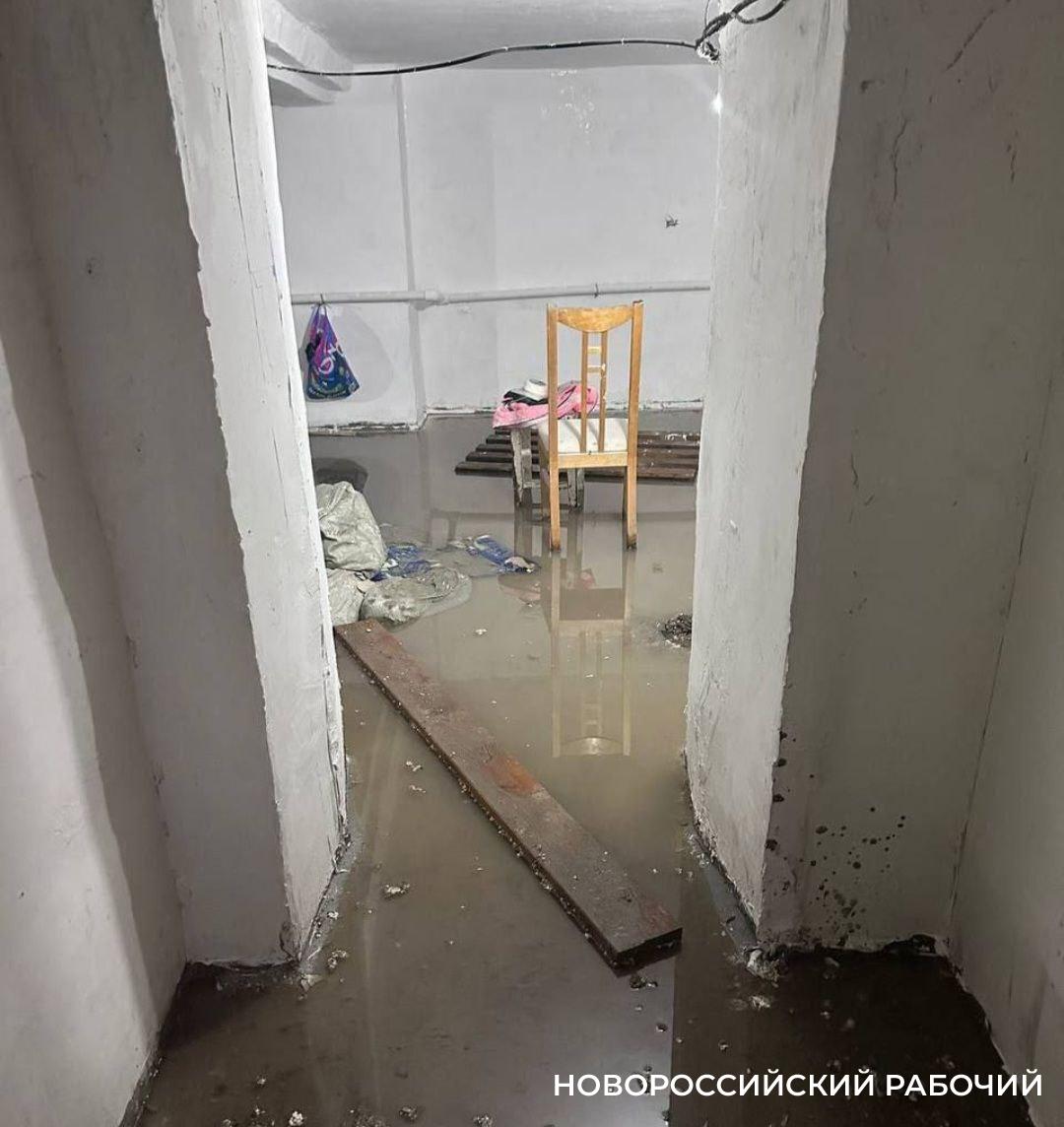 В Новороссийске укрытие залила канализация