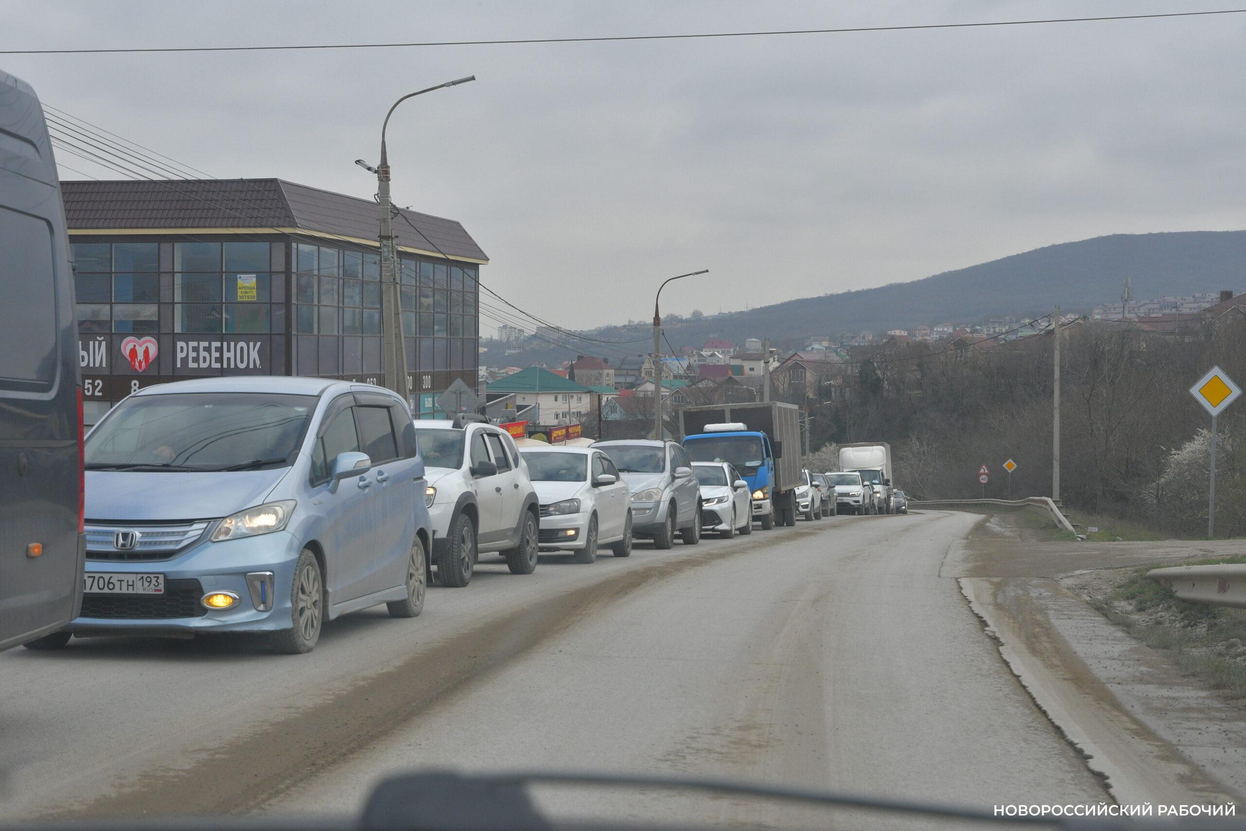 В Новороссийске до июня стоять в ремонтных пробках, а потом — из-за туристов