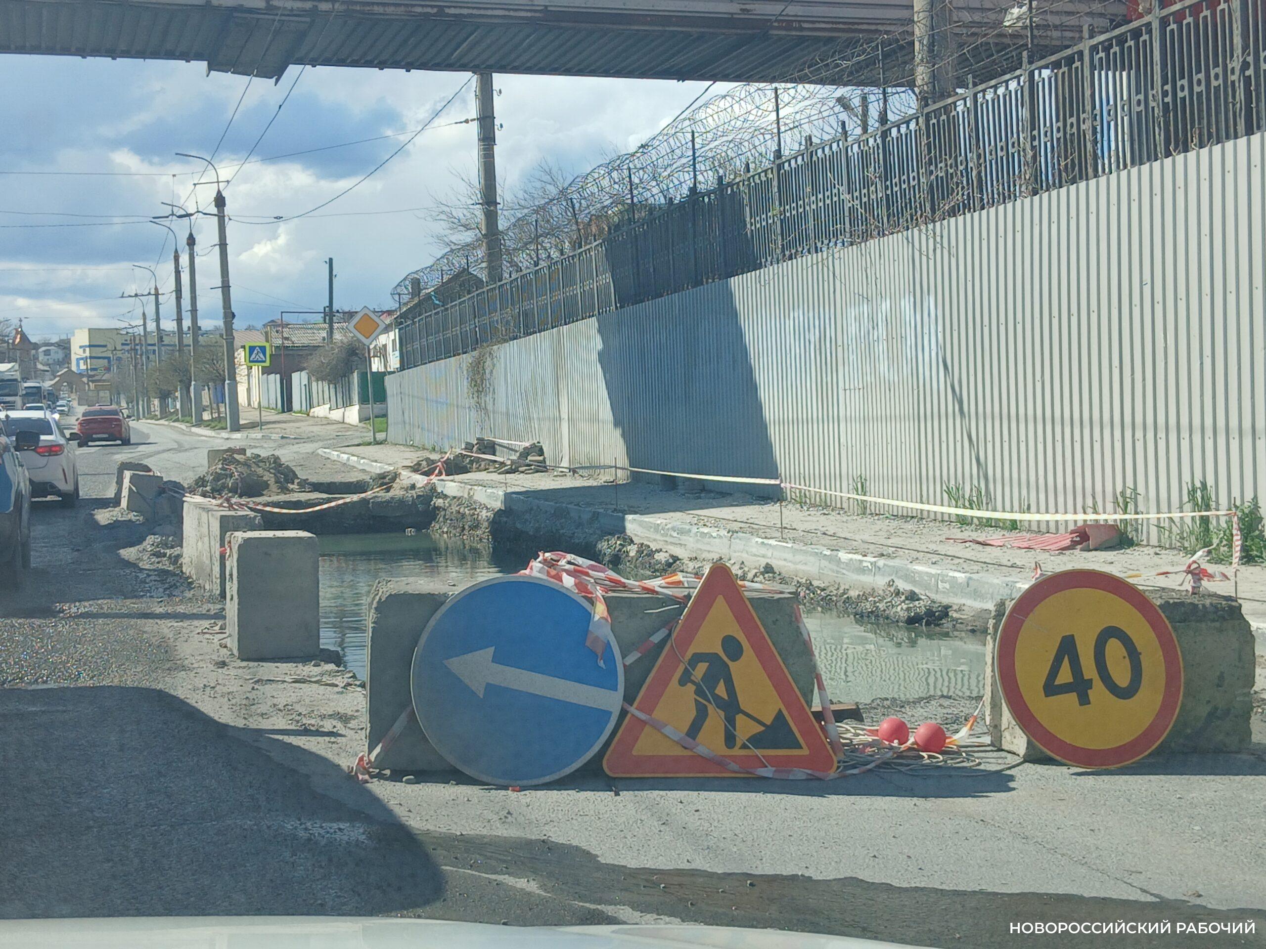 Новороссийцам рассказали, когда заделают самые «злостные» ямы, в том числе «яму мэра»