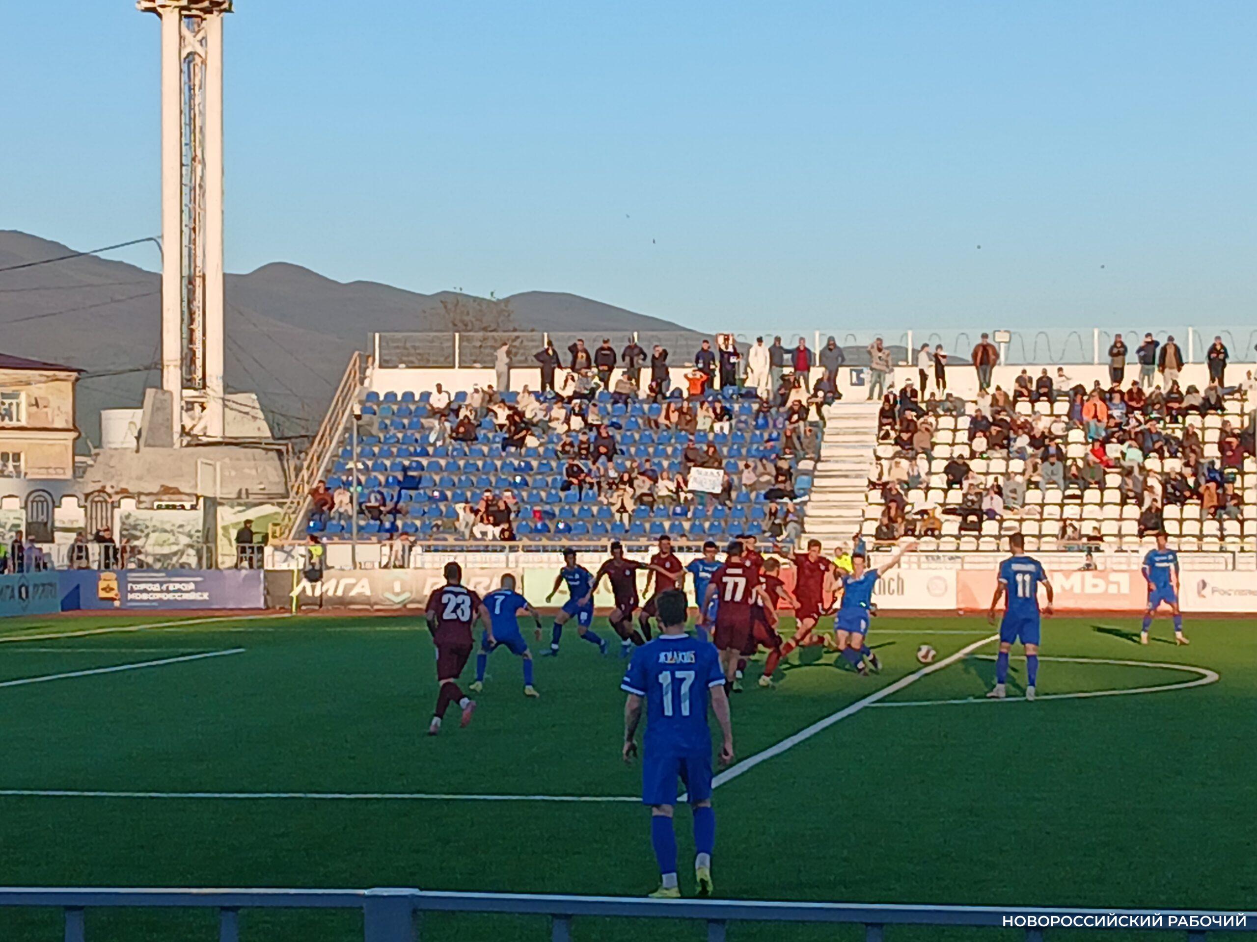 Новороссийский «Черноморец» проиграл вратарю саратовского «Сокола»