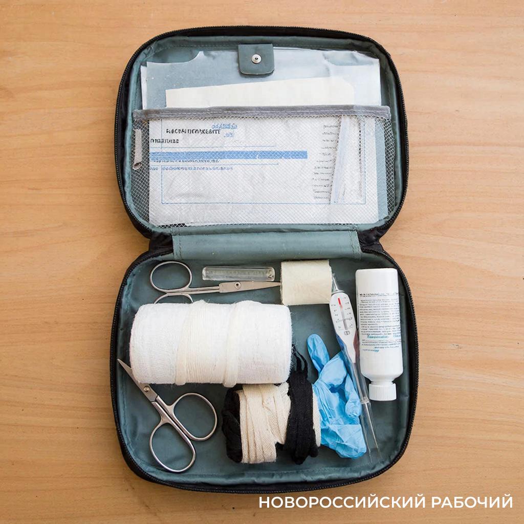 В общественном транспорте Новороссийска есть аптечки, но нет лекарств. И это правильно?