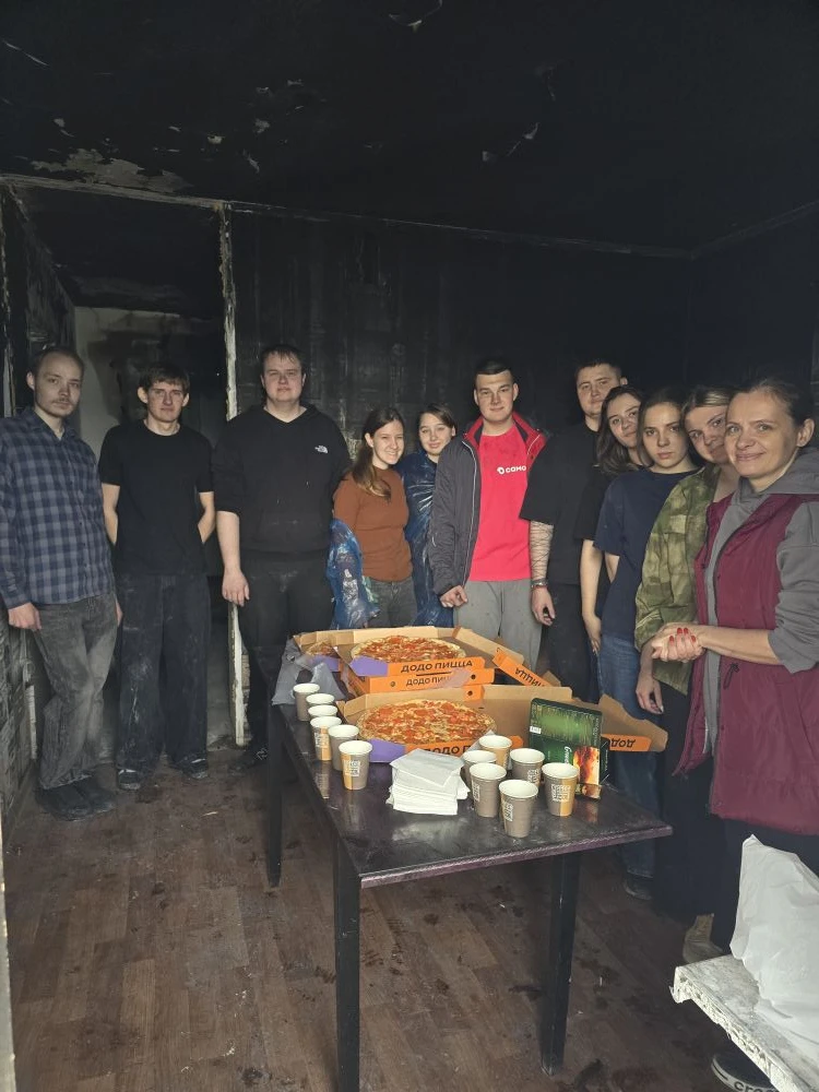 В Новороссийске студенты очистили квартиру, пострадавшую от атаки БПЛА    