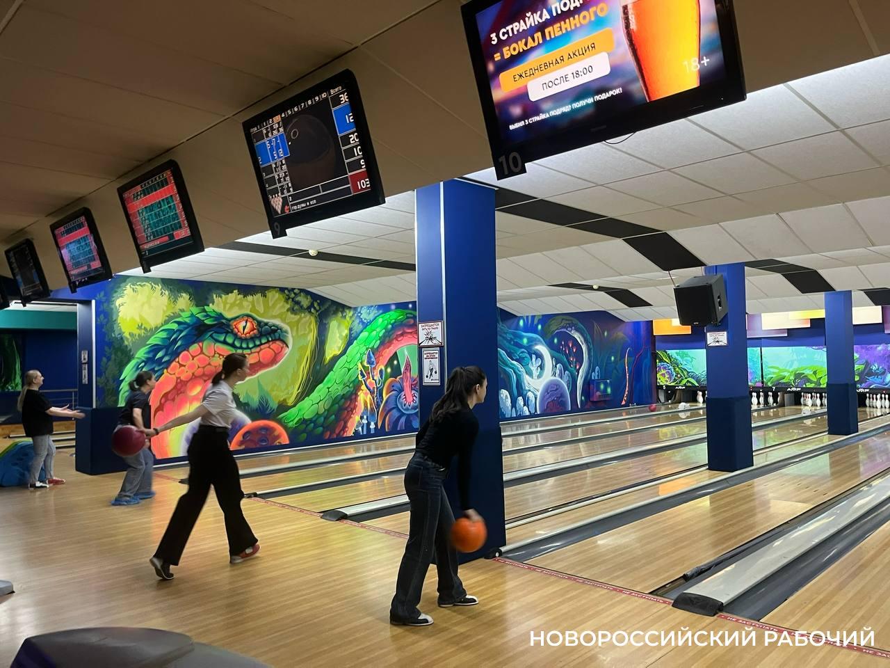 Спартакиада муниципальных служащих Новороссийска началась с боулинга