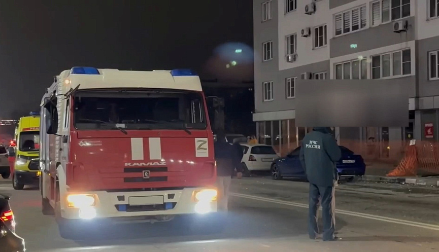 В Новороссийске во время атак ВСУ пострадали взрослые и дети в домах и на трассе