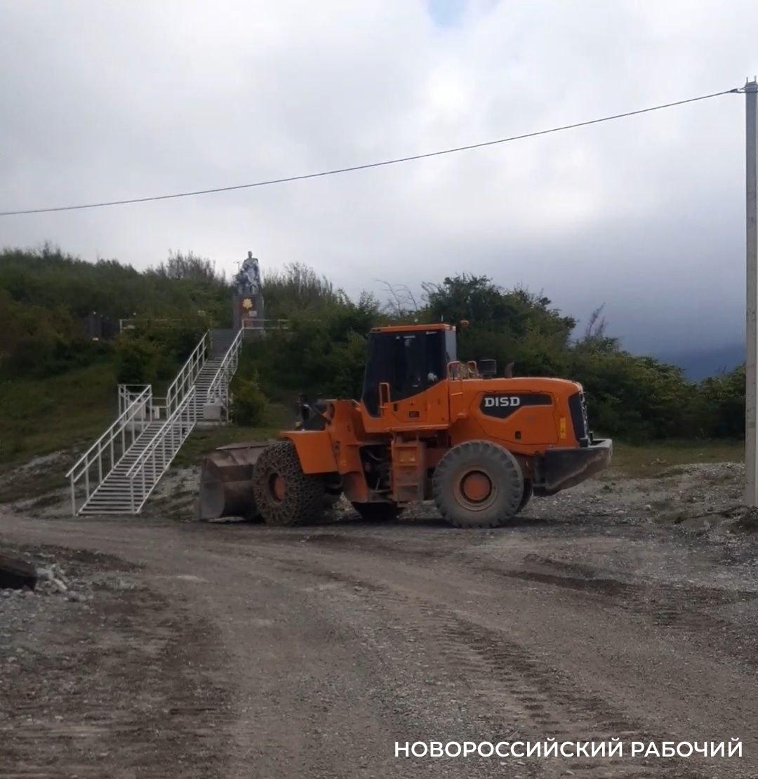 У братской могилы на склоне Маркотха нужен субботник