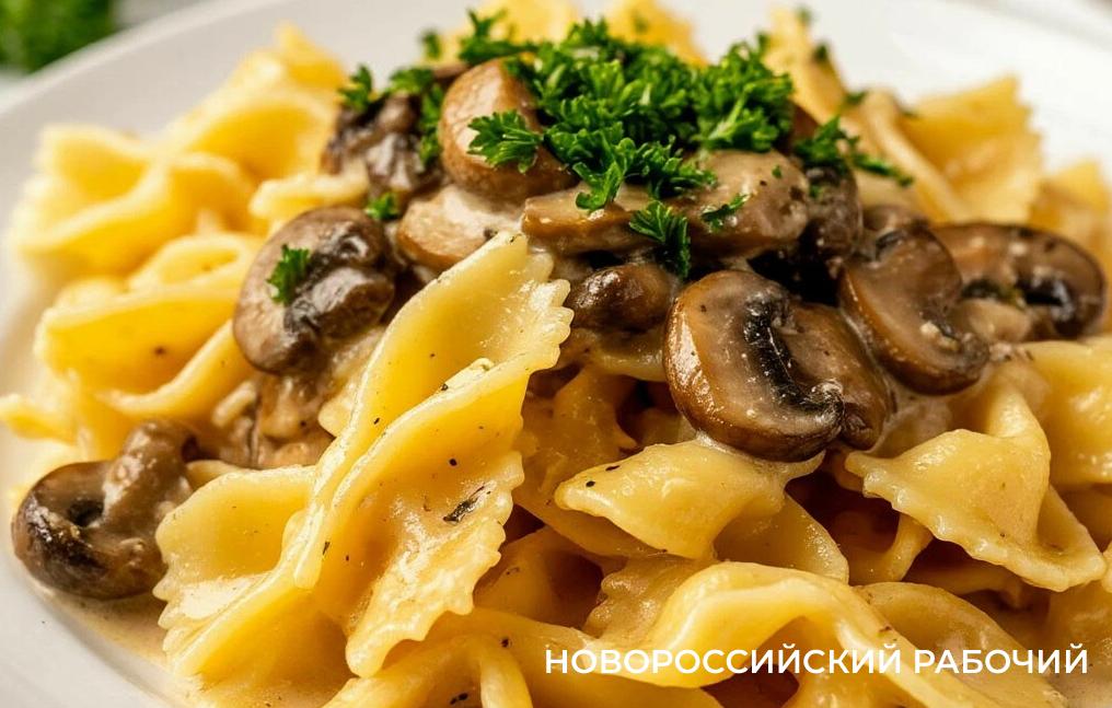 Макароны с грибами в сливочно-сырном соусе – просто и вкусно!