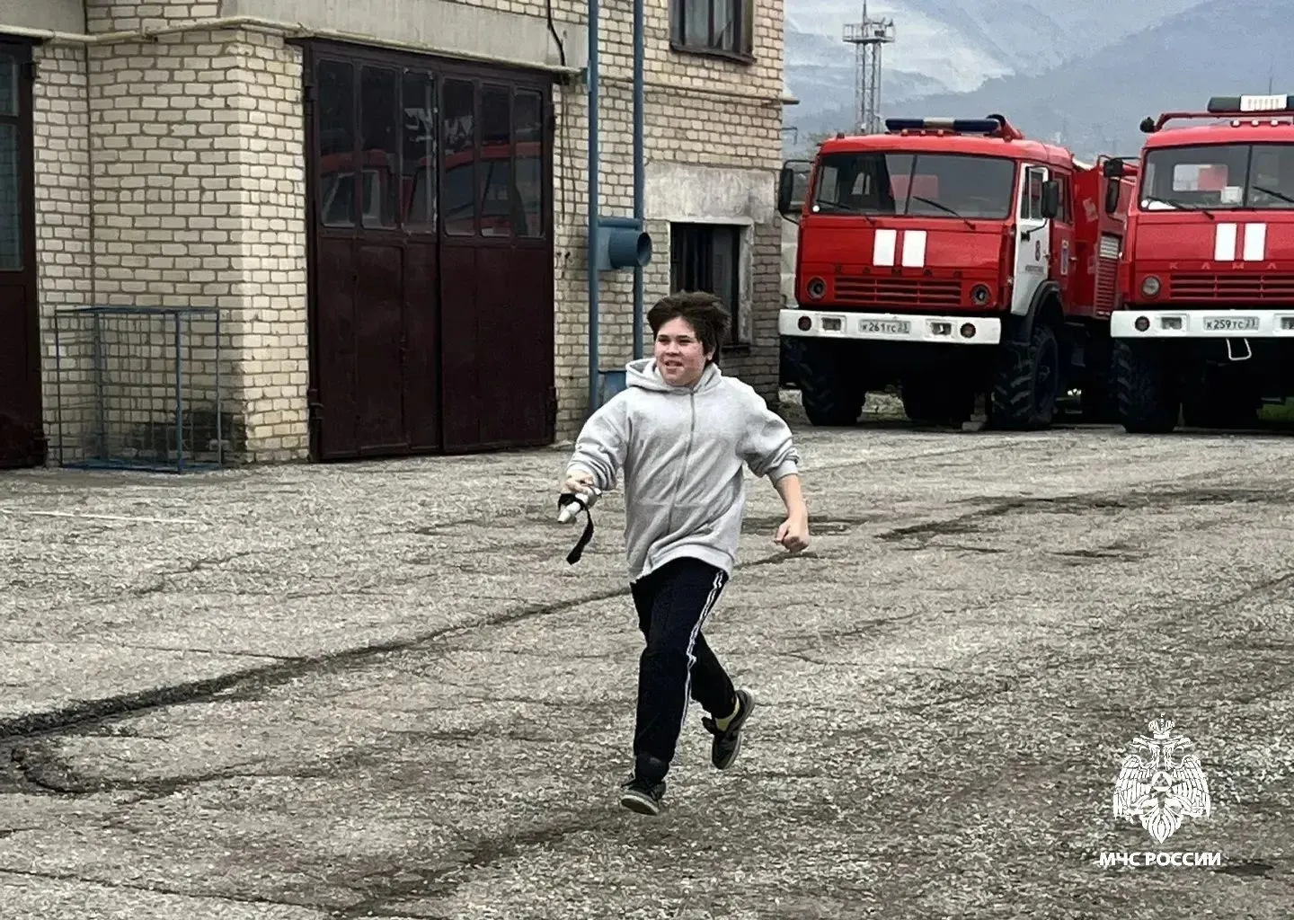 В Новороссийске прошла эстафета по пожарно–спасательному спорту «дети против родителей»