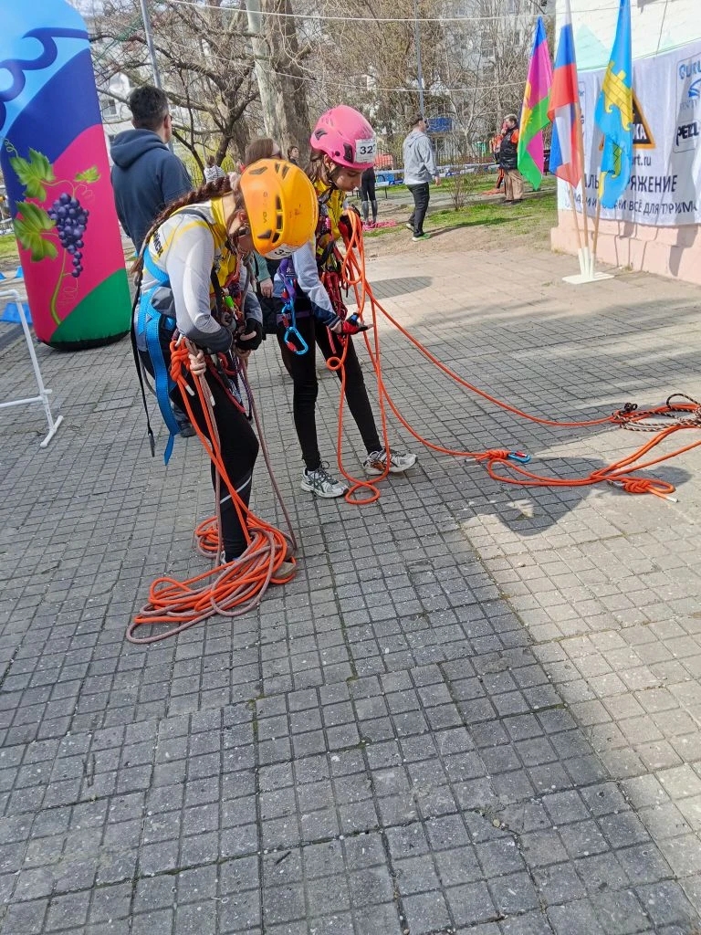 Юные спортивные туристы из Новороссийска успешно выступили на краевых  соревнованиях