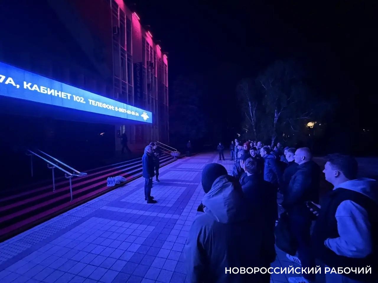 50 новороссийцев помогут ликвидировать последствия атаки БПЛА в Туапсе