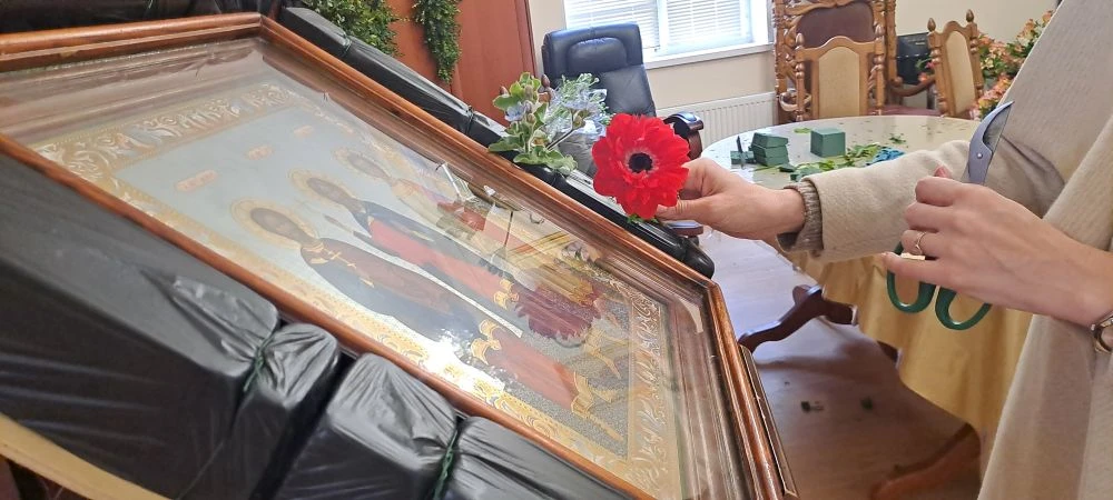 Храмы Новороссийска украшают к празднику Воскресения Господня цветочными композициями