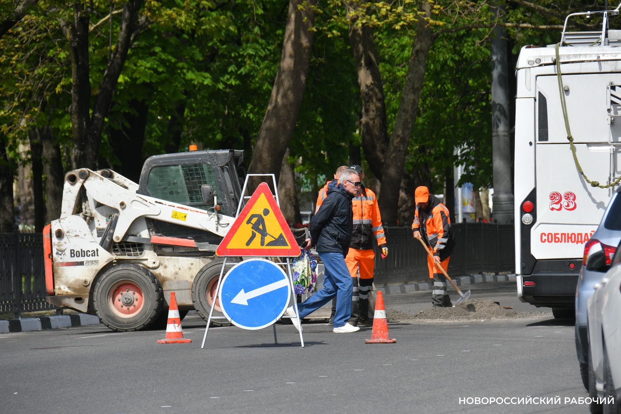 Новороссийцы маются в пробках из-за дорожных ремонтов