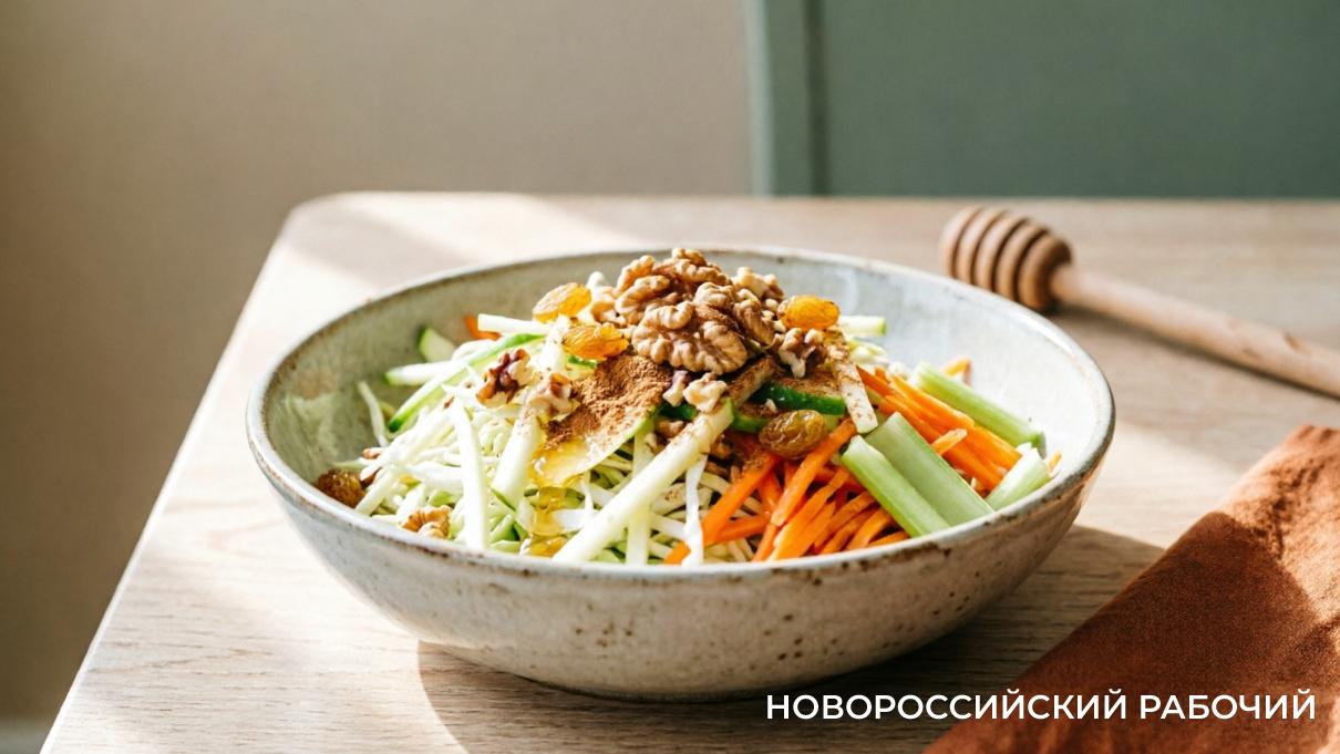 Хрустящий салат с орехами и медом для великого понедельника
