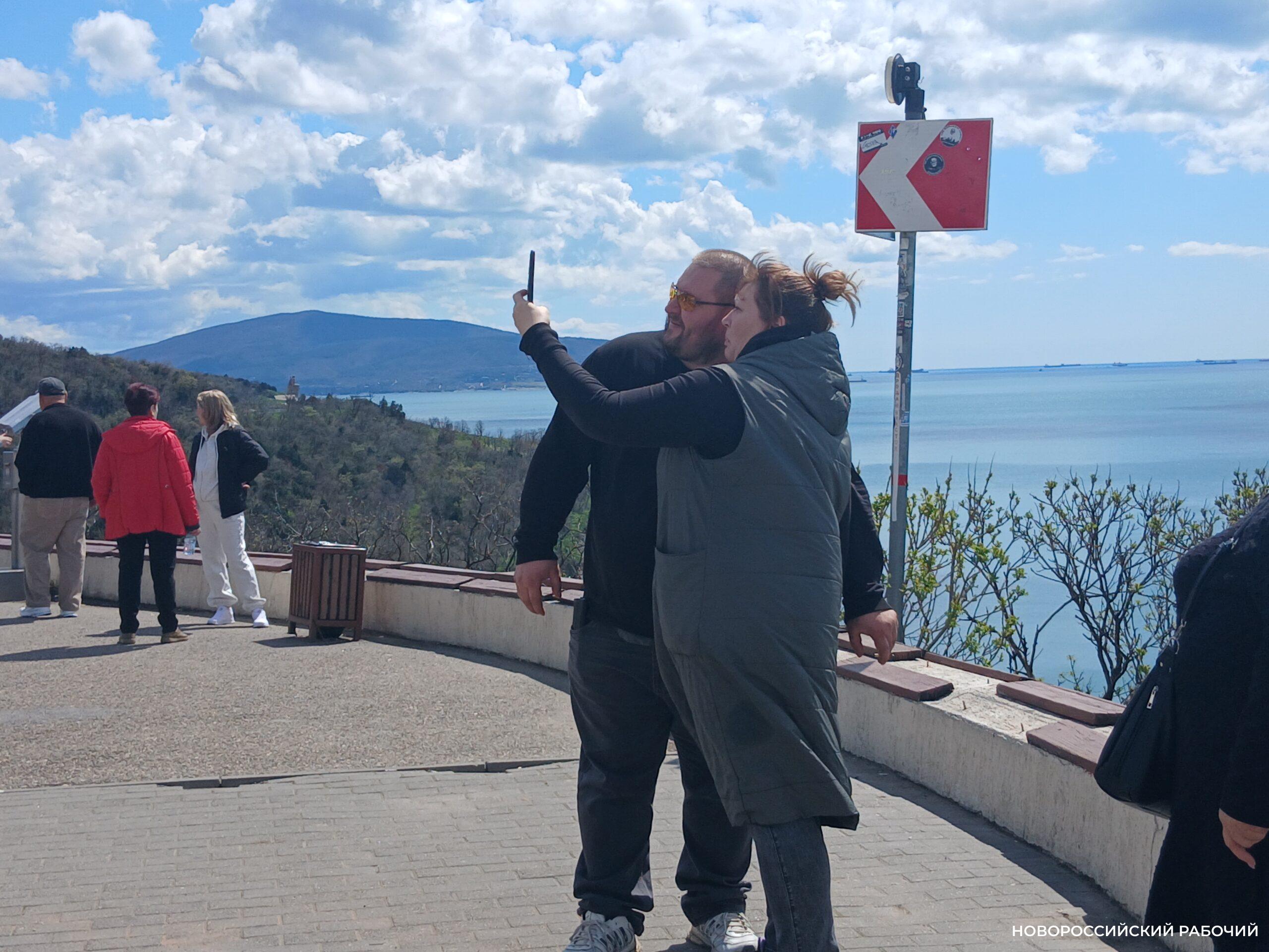 Транзитом через Новороссийск едут на Черноморское побережье весенние туристы