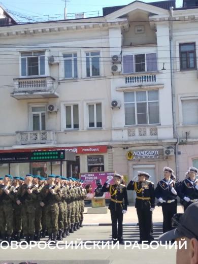 В Новороссийске зрители Парада Победы заняли свои места