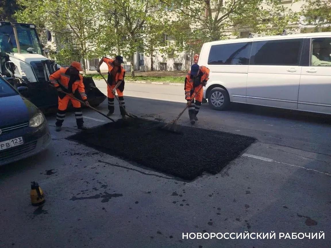 В Новороссийске избавились от ям к Параду Победы