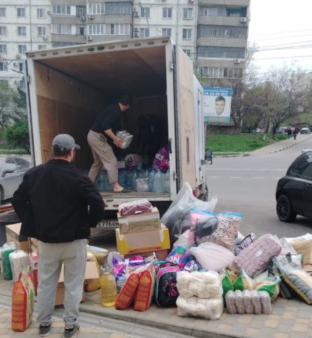 Жительница Новороссийска мечтает подарить пуховый платок дагестанской бабушке