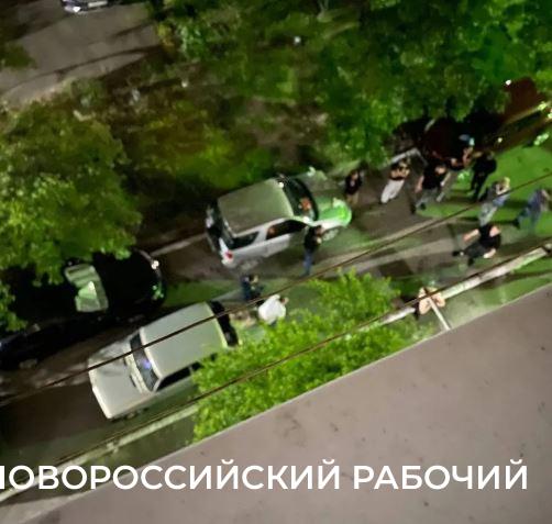 Жители Новороссийска вместе с полицией обезвредили неадекватного соседа с ножами