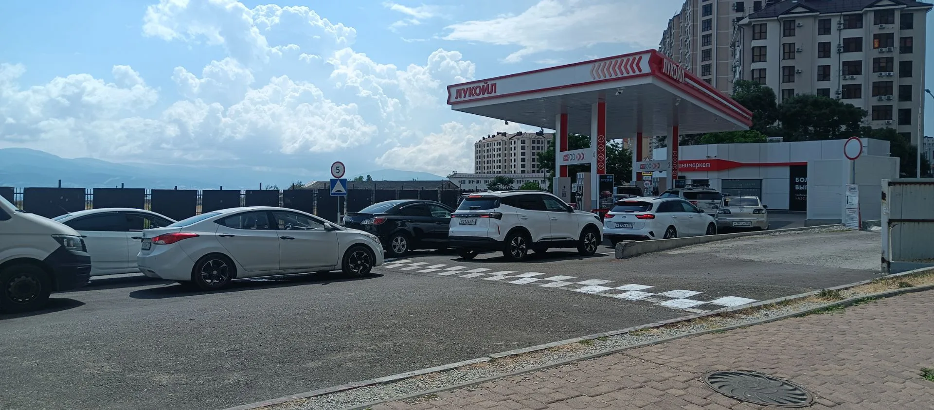 В Новороссийске начали публиковать сводки о наличии бензина на АЗС