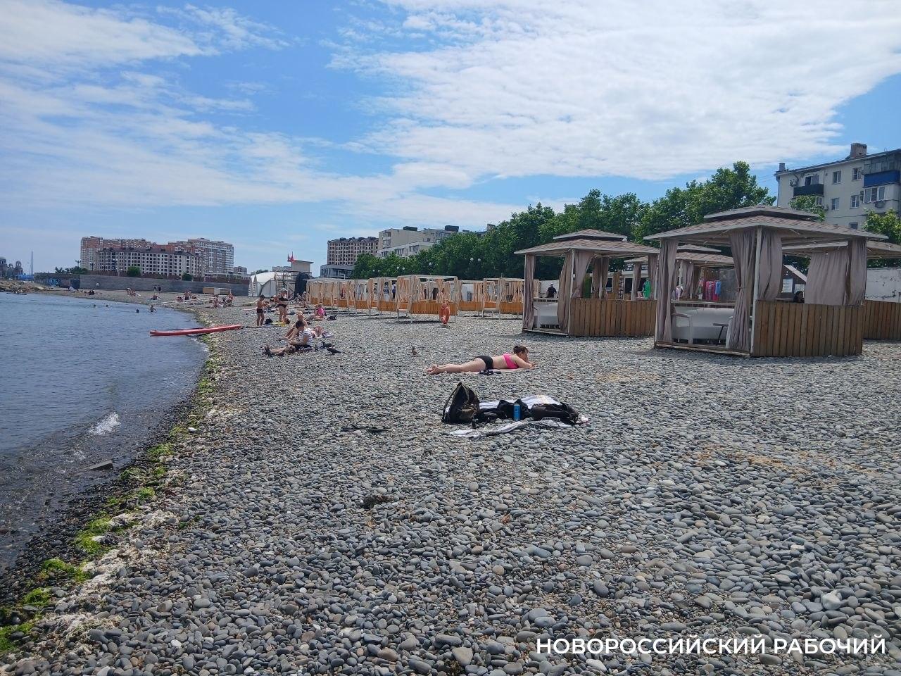 На пляже Новороссийска для ветеранов приготовили бесплатную тень