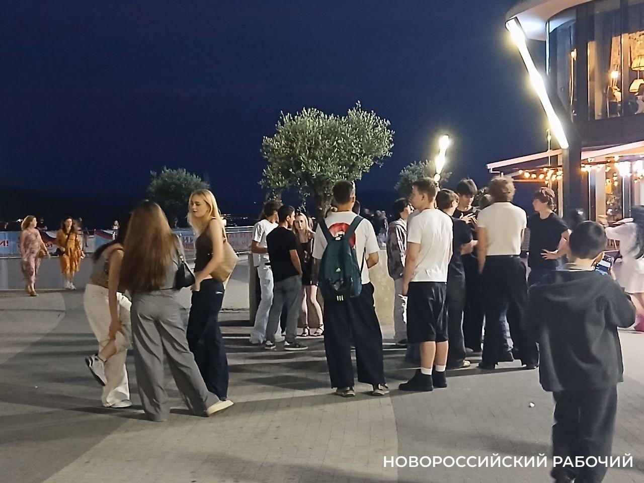 Молодые жители Новороссийска выбирают место встречи у «Бочки»