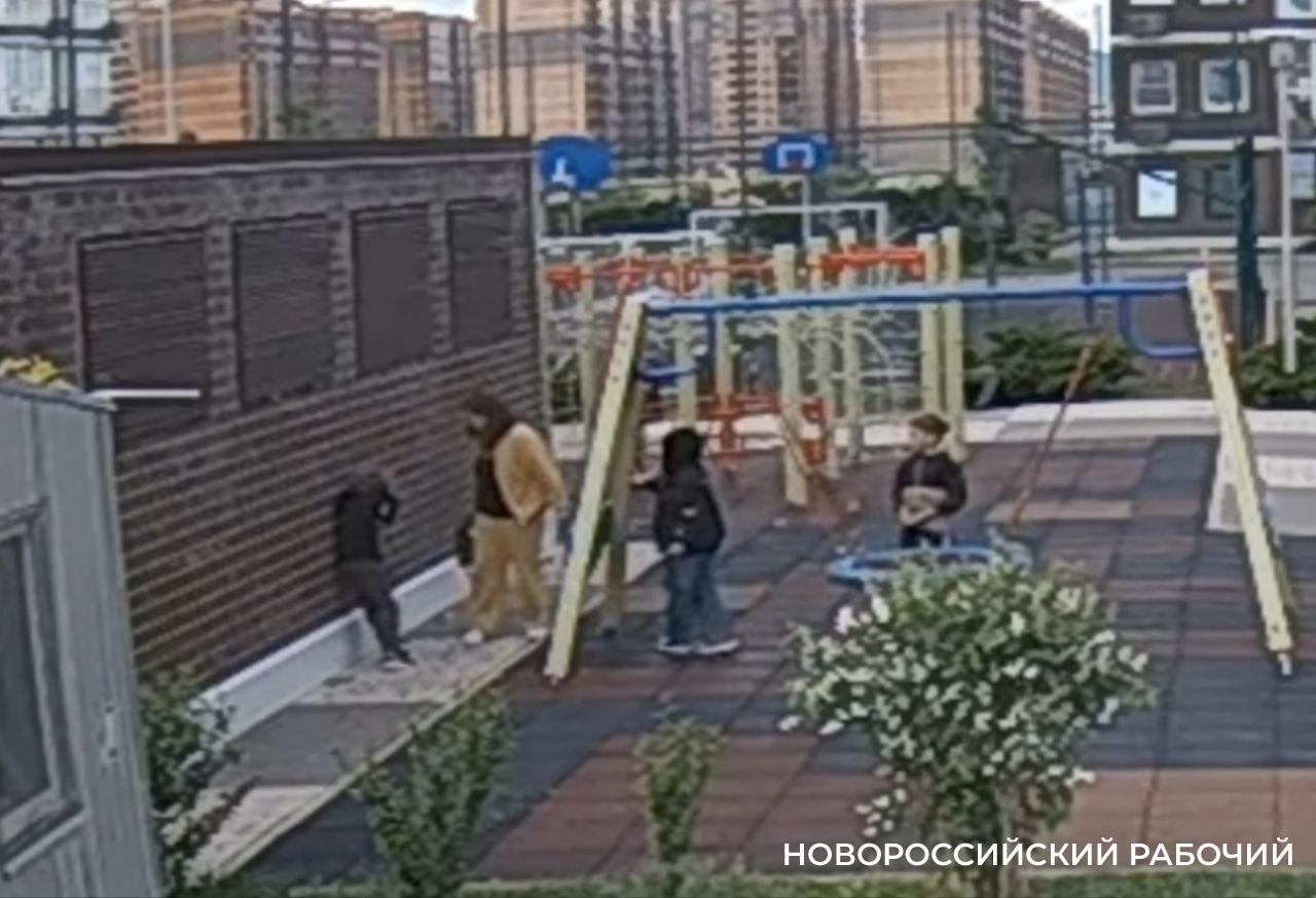 В  Новороссийске взрослая женщина ударила 7-летнего мальчика, чтобы «отомстить» за своего ребенка