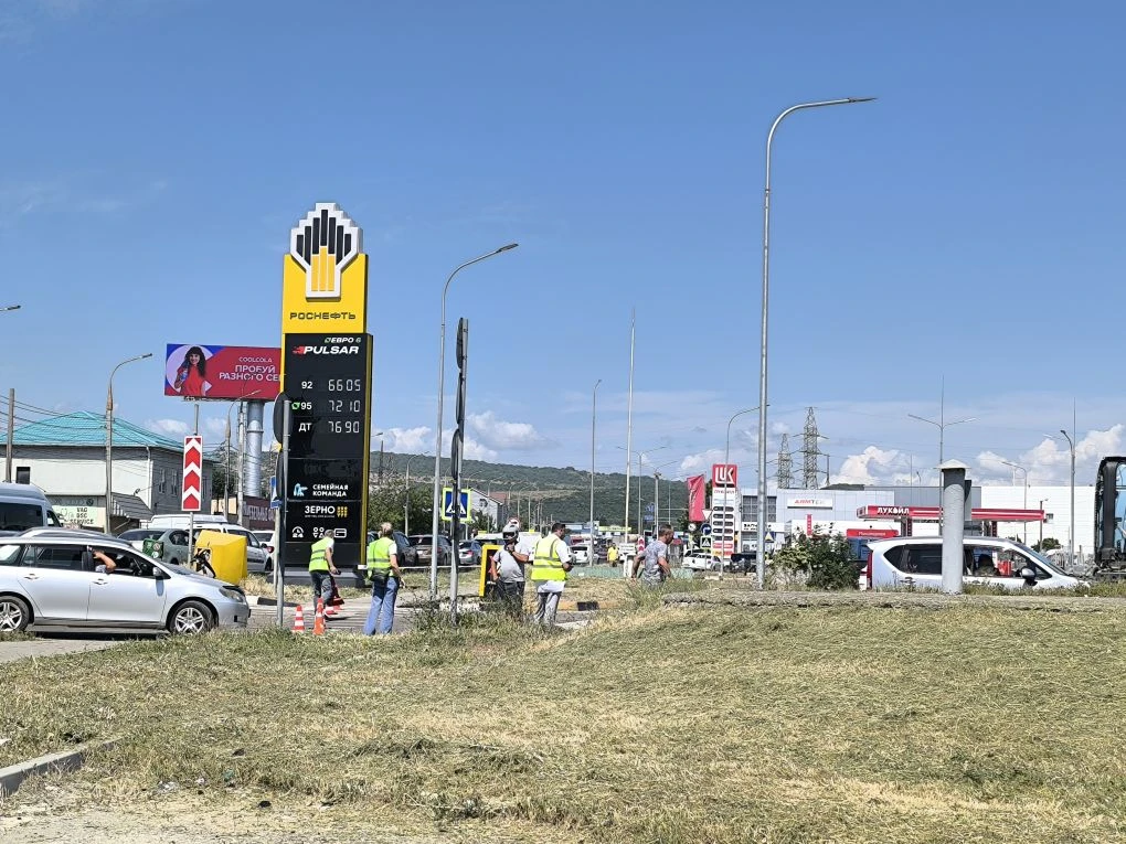 30 литров по талону. В Новороссийске заправляют авто по-новому