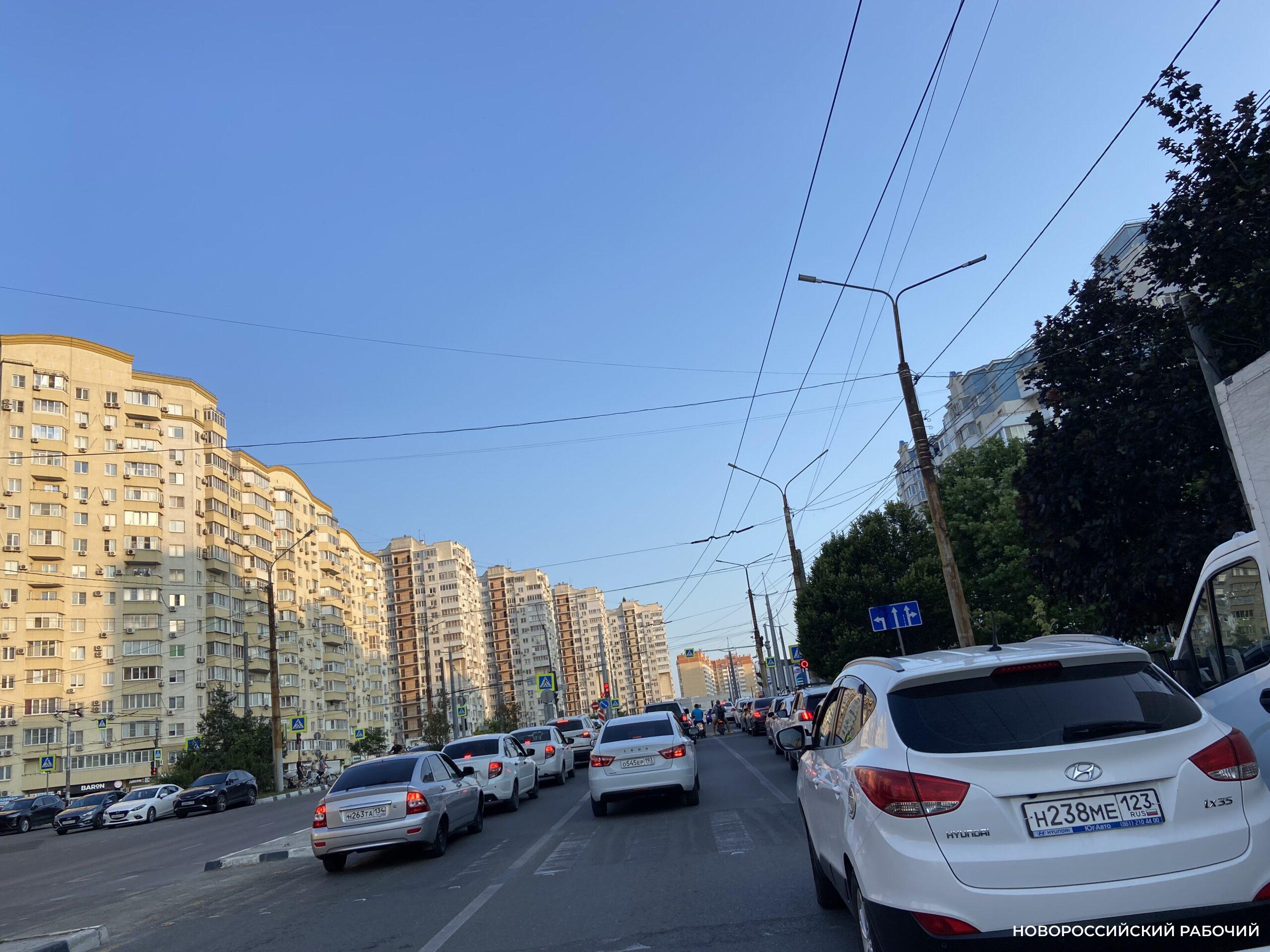 В Новороссийске ввели электронную очередь на одной из АЗС