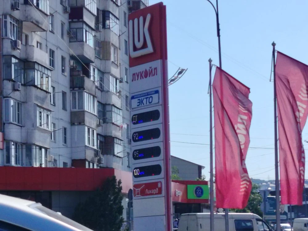 В Новороссийске 20 АЗС стоят без топлива. Истории выживания