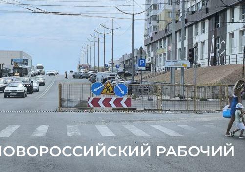 В Новороссийске затянувшийся ремонт ливневки несколько месяцев мешает движению