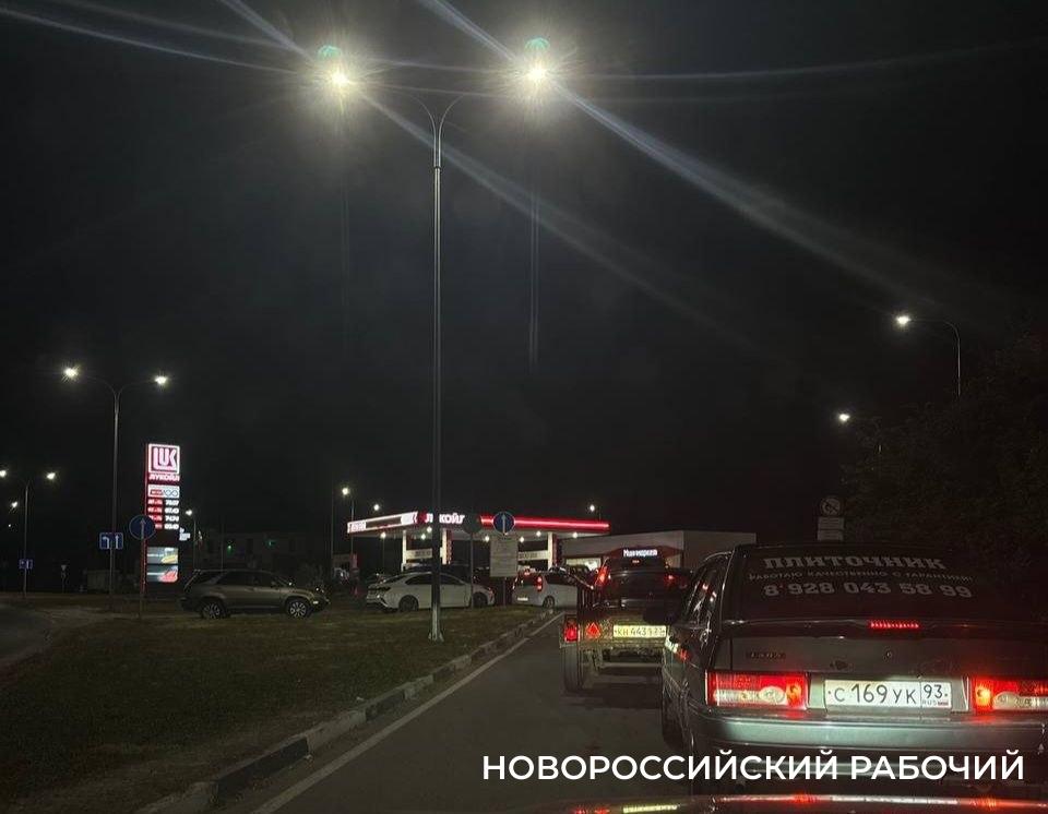 В Новороссийске во время финала ЧМ по футболу-2026 очереди на АЗС стали меньше