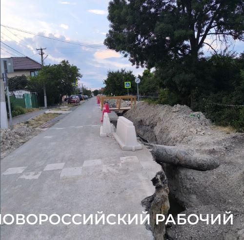 В Новороссийске жители опасаются, что разрытую дорогу будет некому восстанавливать