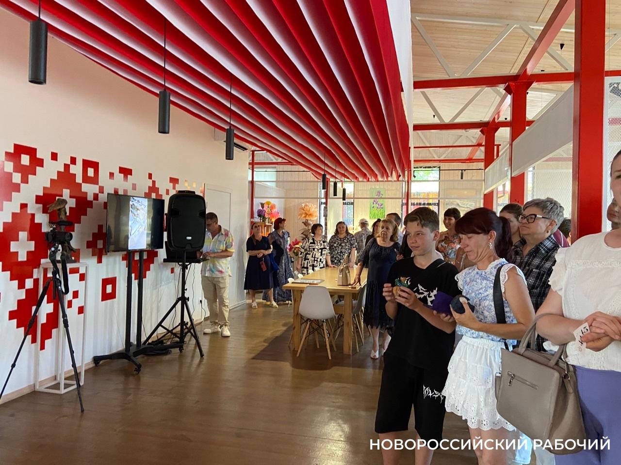 Четко заточено! В Новороссийске открылась выставка токарной миниатюры