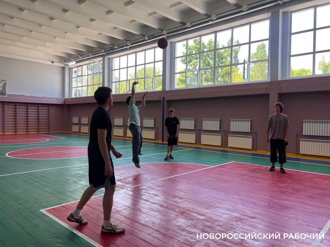 Физкультура без плесени. В новороссийской школе отремонтирован спортзал