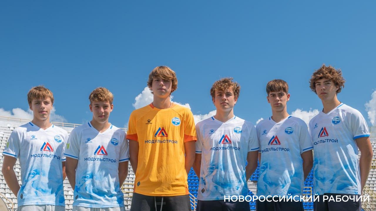 ФК «Черноморец» заключил контракты с воспитанниками новороссийской спортшколы
