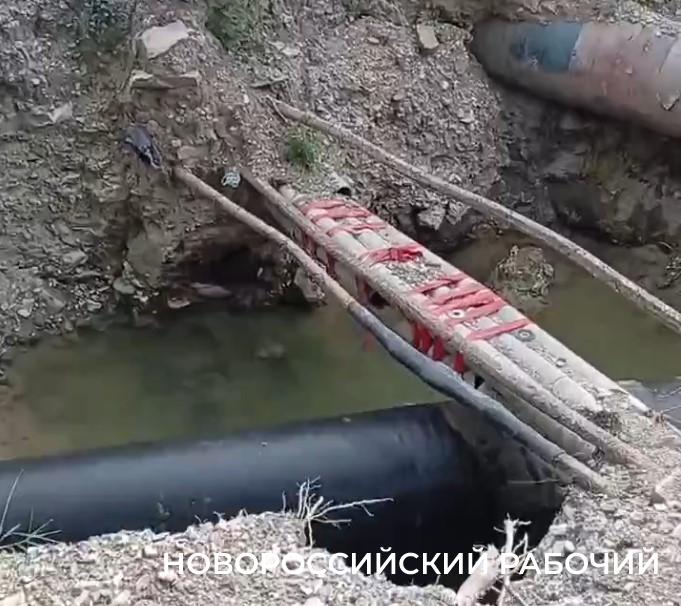 В Новороссийске горожане бояться утонуть в траншее на участке реконструкции Троицкого водовода