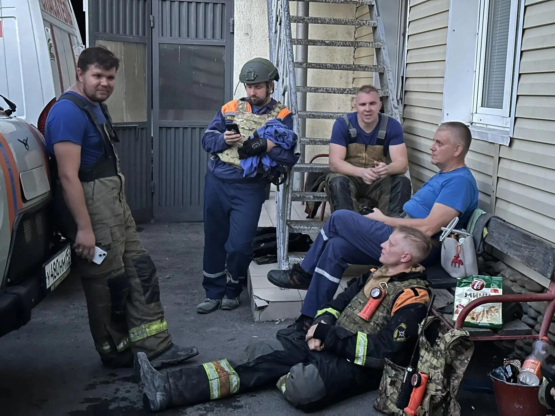 Новороссийские спасатели всю ночь оказывали помощь людям