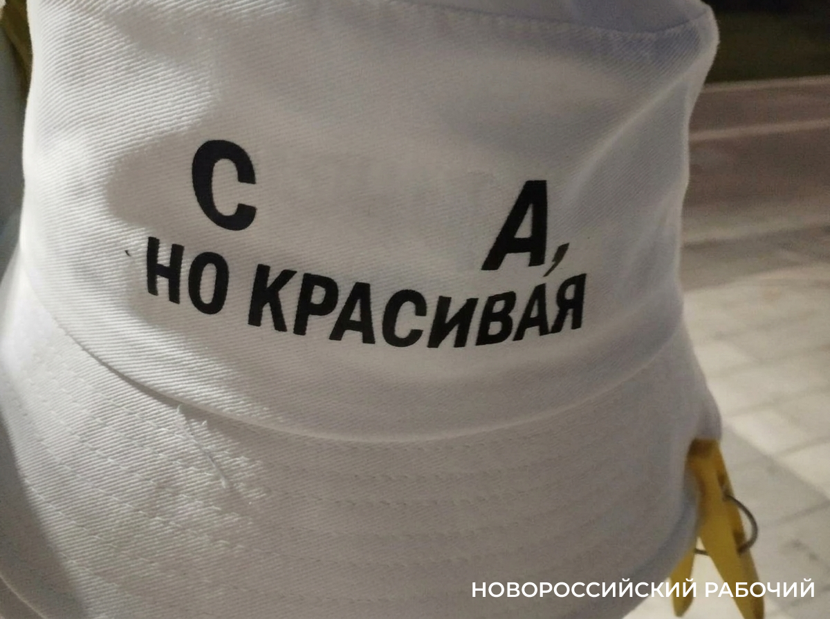 В киосках Новороссийска обнаружили матерные панамки