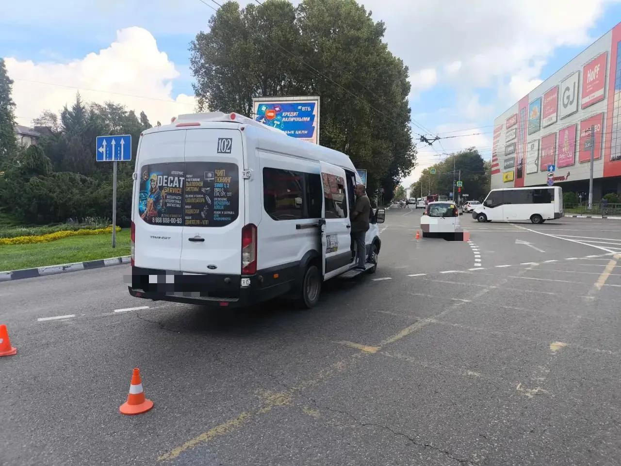 В Новороссийске снова в ДТП с маршруткой пострадали несовершеннолетние