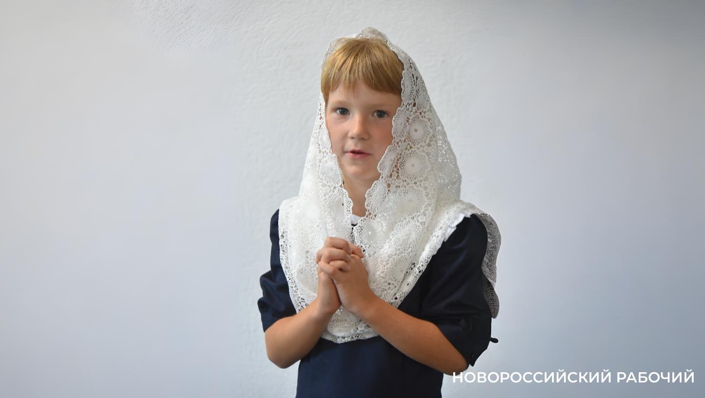 В церковном хоре храма под Новороссийском поет 6-летняя певчая