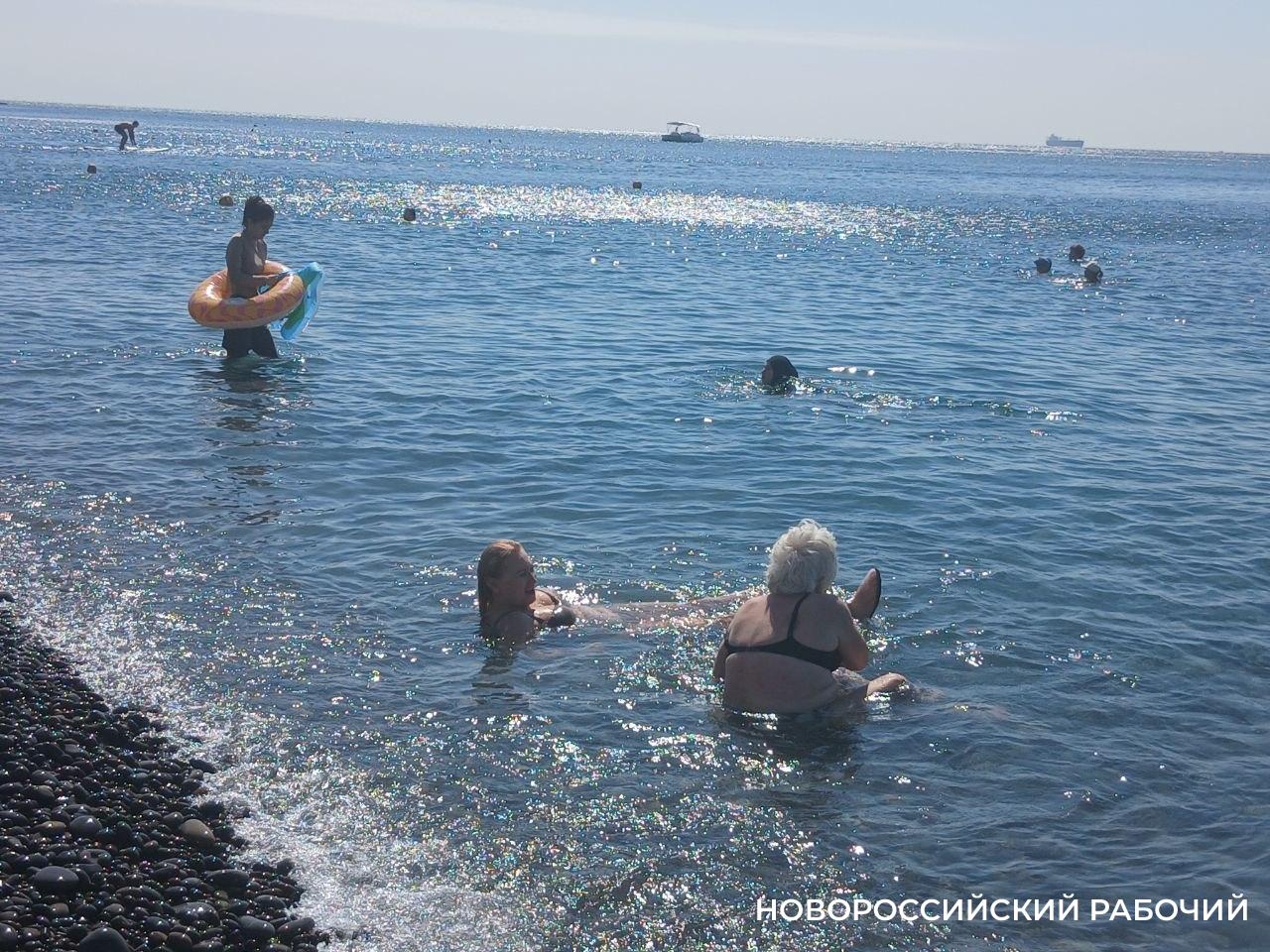 Новороссийск не отпускает лето: море держит +23