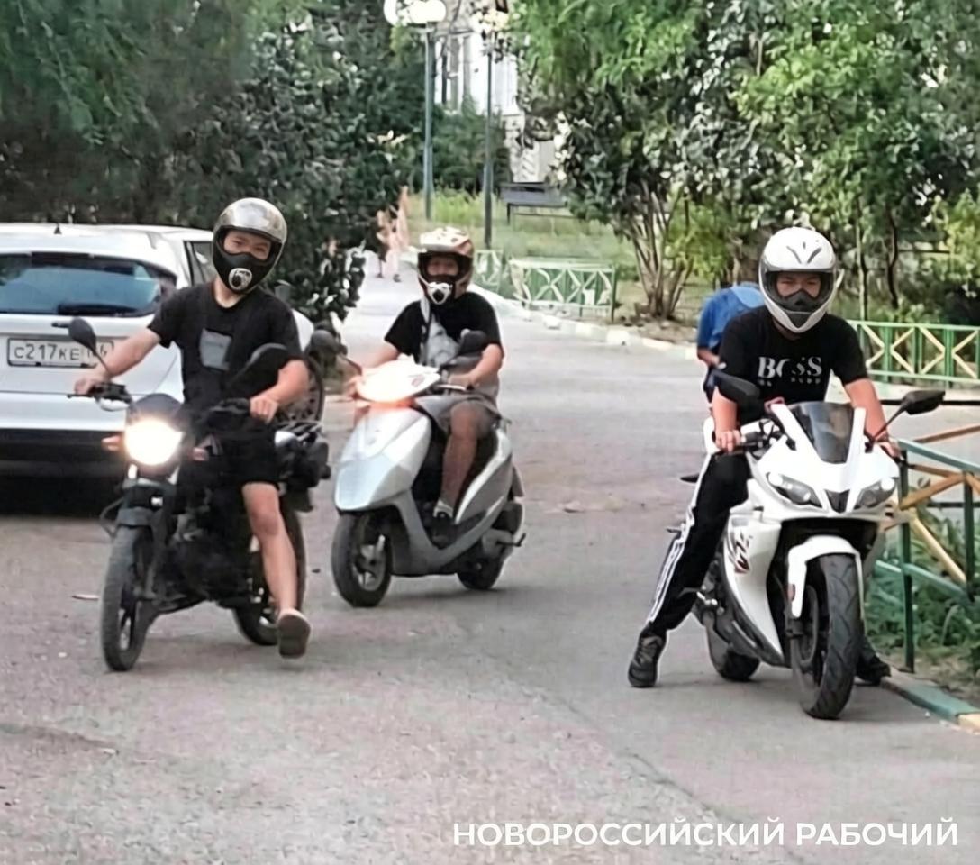 В Новороссийске нашествие электросамокатов назвали «двухколесным беспределом»