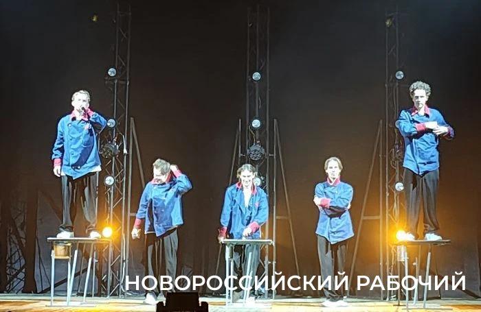 Кому было кюхельбекерно, а кому «зашло». «Театральная гавань» в Новороссийске