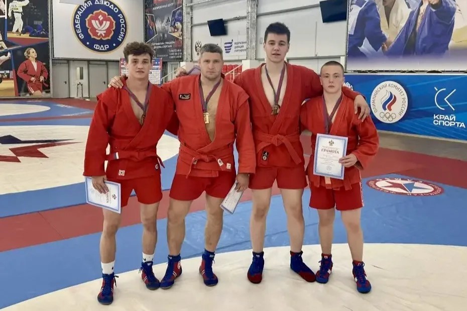Новороссийские спортсмены вернулись с краевого чемпионата по боевому самбо с медалями